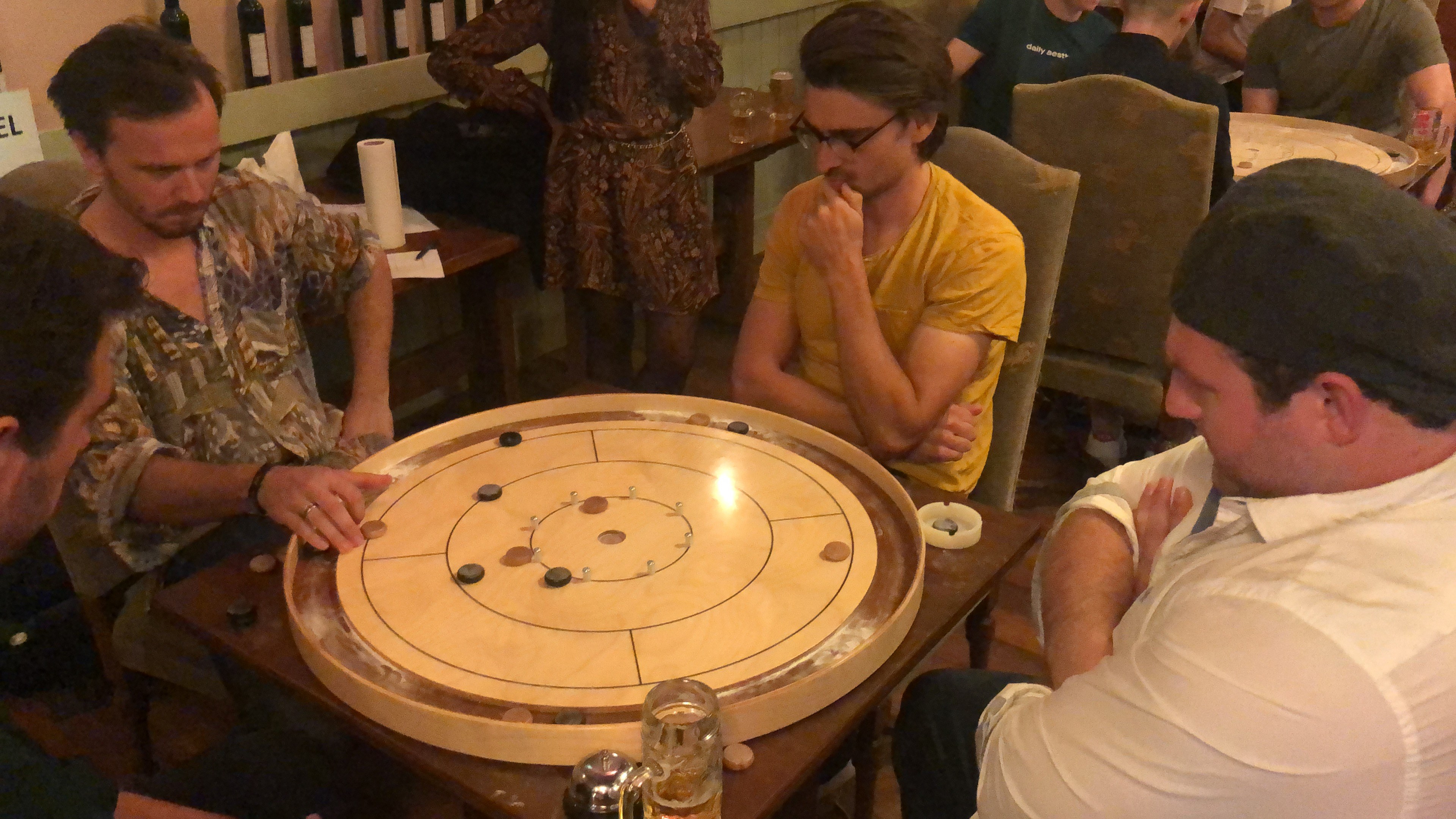 Crokinole bord tijdens een wedstrijd