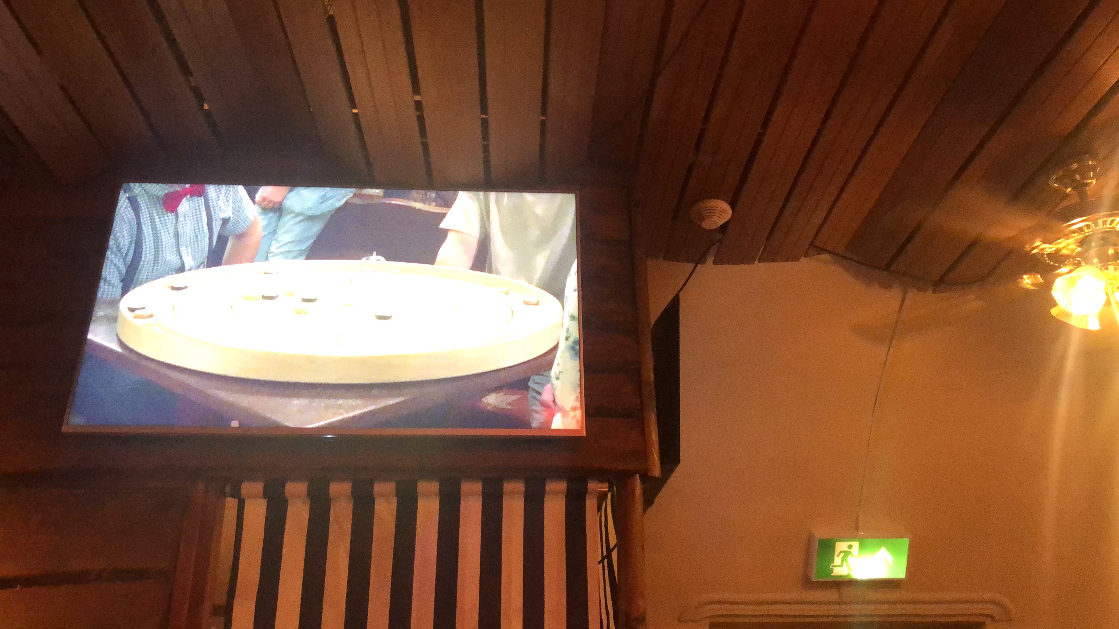 Projectiescherm tijdens het NK Crokinole
